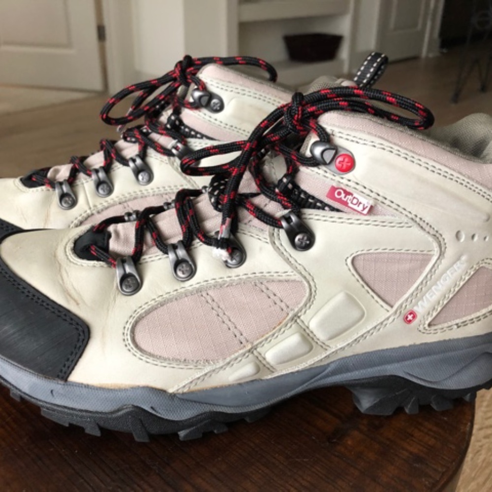 Wenger Women's Expedition Hiking Boot